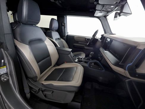 Used 2023 Ford Bronco Wildtrak image 11