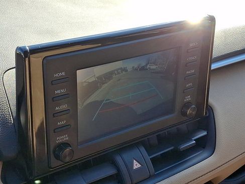 Used 2019 Toyota RAV4 LE image 17