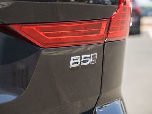 Used 2024 Volvo XC60 B5 Plus w/ Protection Package Premier AWD/4WD image 8