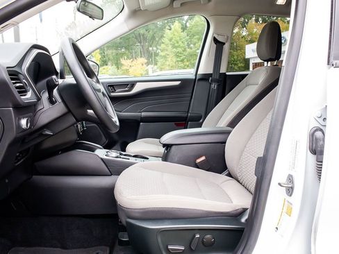 Used 2022 Ford Escape SE image 17