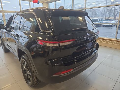 New 2026 Jeep Grand Cherokee Altitude AWD/4WD image 8