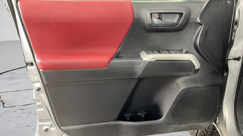 Used 2022 Toyota Tacoma SR5 AWD/4WD image 13