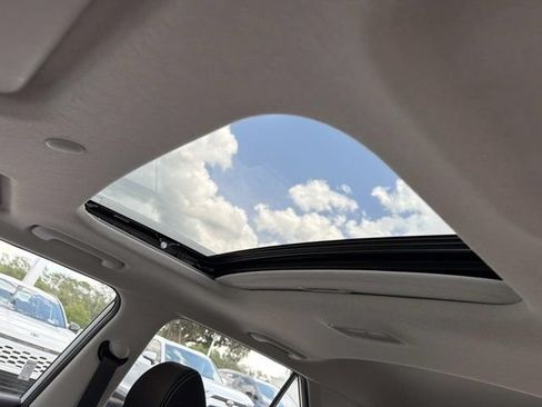 Used 2025 Hyundai Venue SEL FWD image 30