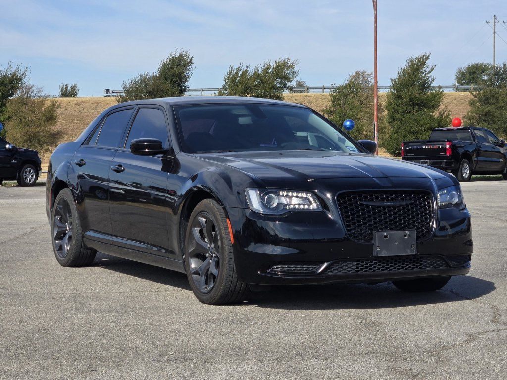 Used 2023 Chrysler 300 Touring w/ Sport Appearance Package RWD image 3