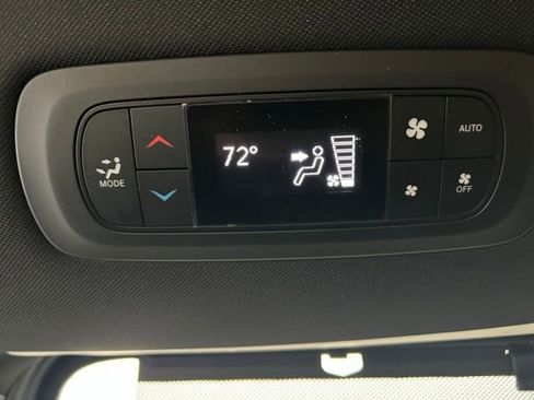 New 2026 Chrysler Pacifica Select image 33