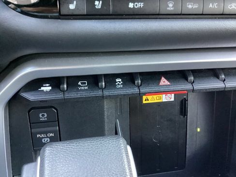 Used 2023 Toyota Tundra Platinum AWD/4WD image 59