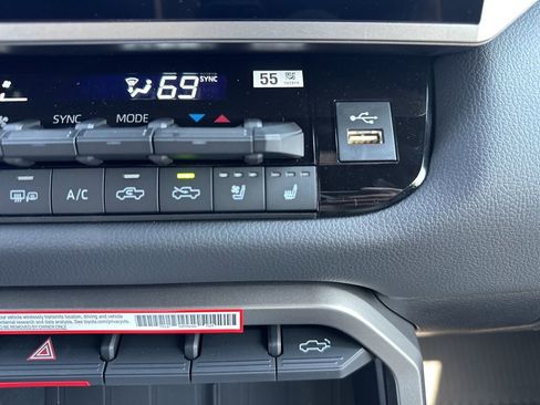 Used 2025 Toyota Tundra Limited image 24