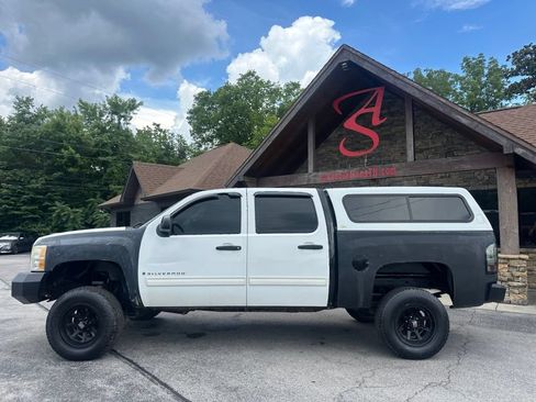 Used 2010 Chevrolet Silverado 1500 LT AWD/4WD image 2