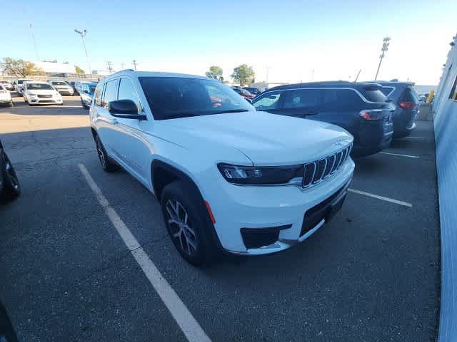 Used 2023 Jeep Grand Cherokee L Limited AWD/4WD image 5