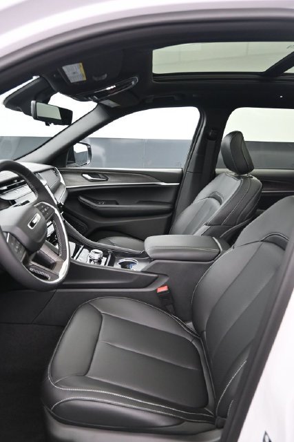 New 2026 Jeep Grand Cherokee Limited w/ Luxury Tech Group II AWD/4WD image 10