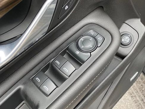 Used 2019 GMC Terrain Denali w/ Advanced Safety Package image 12