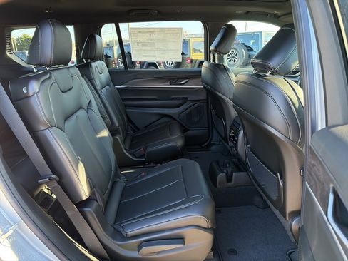 New 2025 Jeep Grand Cherokee L Limited image 21