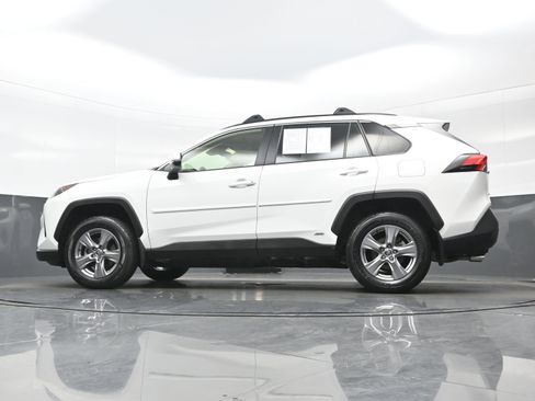 Used 2022 Toyota RAV4 LE AWD/4WD image 27