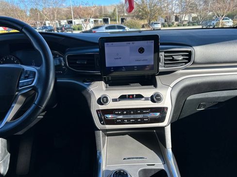 Used 2022 Ford Explorer XLT w/ Equipment Group 202A image 19