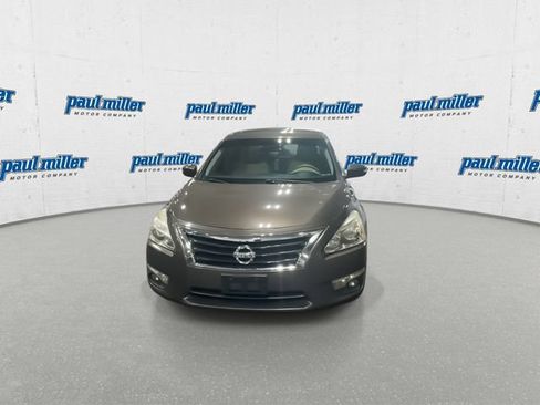 Used 2015 Nissan Altima 2.5 SV w/ Convenience Package FWD image 9