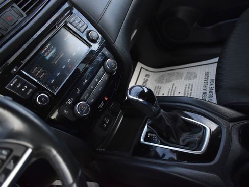 Used 2018 Nissan Rogue SV w/ Premium Package image 23