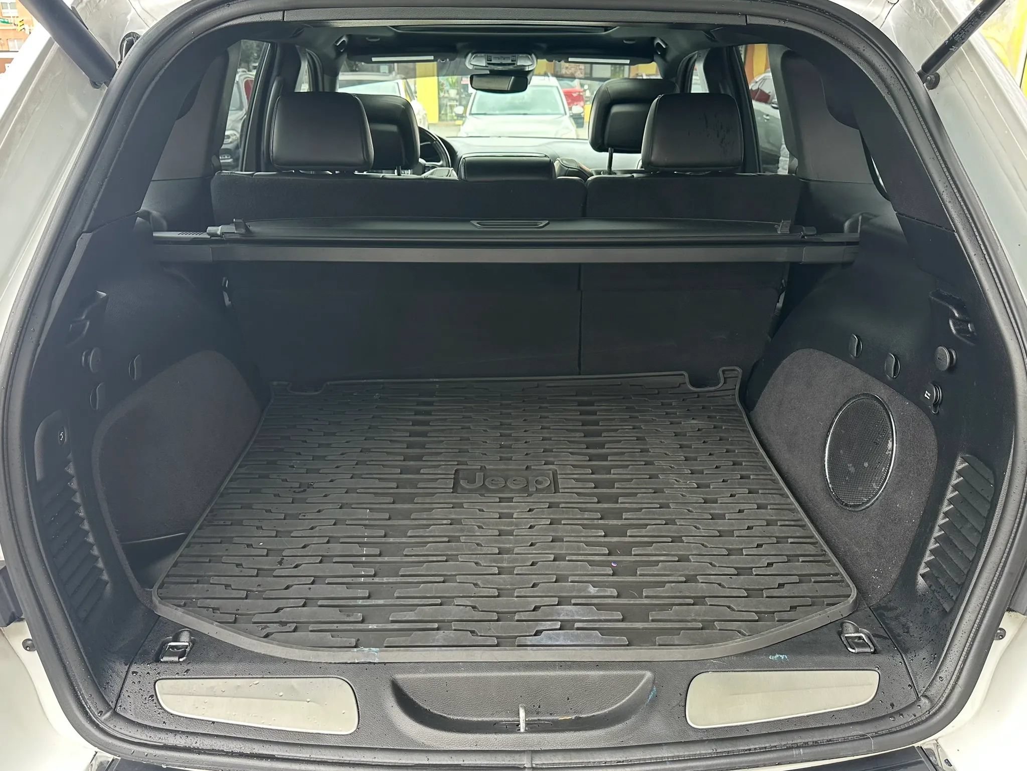 Used 2019 Jeep Grand Cherokee Overland AWD/4WD image 26