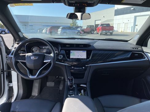 Used 2025 Cadillac XT6 Premium Luxury image 21
