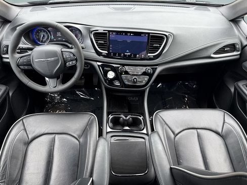 Used 2025 Chrysler Pacifica Limited FWD image 29