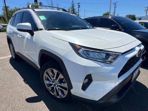 Used 2021 Toyota RAV4 XLE Premium FWD image 3