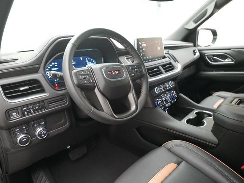 Used 2024 GMC Yukon XL AT4 AWD/4WD image 8