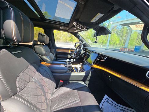 Used 2022 Jeep Grand Wagoneer Series III w/ Rear Seat Video Group 1 image 15