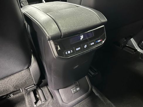 Used 2025 Toyota Highlander XLE AWD/4WD image 55