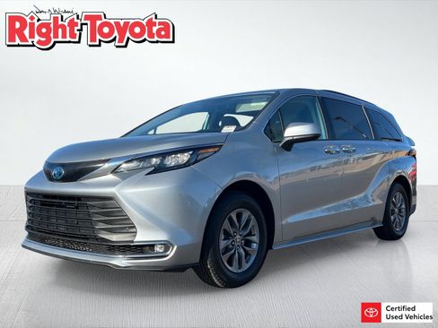 Certified 2024 Toyota Sienna XLE FWD image 1