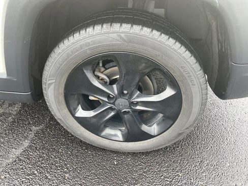 Used 2018 Jeep Compass Altitude w/ Popular Equipment Group image 11