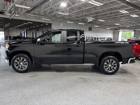 Used 2024 Chevrolet Silverado 1500 LT AWD/4WD image 4