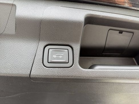 Used 2023 GMC Acadia SLT FWD image 34