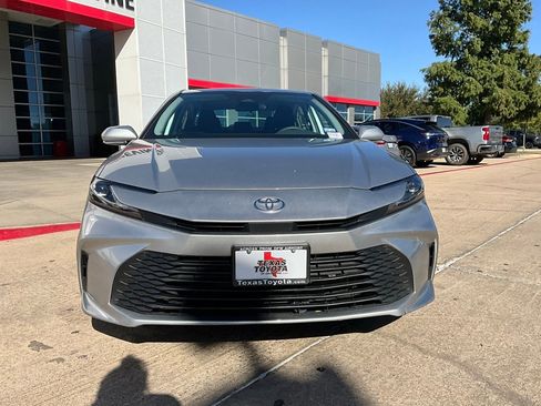 Used 2025 Toyota Camry LE image 4