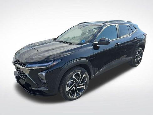 New 2026 Chevrolet Trax RS w/ Sunroof Package FWD image 2