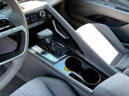 Used 2023 Hyundai Elantra SEL w/ Convenience Package FWD image 14