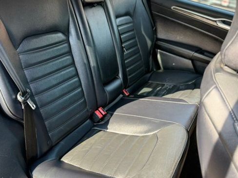 Used 2018 Ford Fusion SE w/ Fusion SE Technology Package FWD image 20