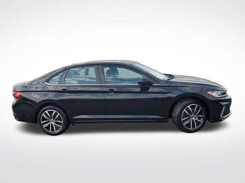 New 2025 Volkswagen Jetta SE image 2