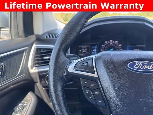 Used 2024 Ford Edge SEL image 17