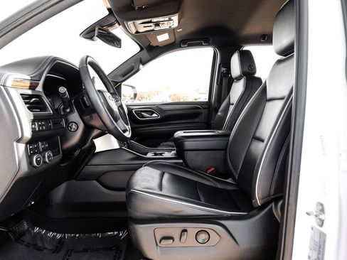 Used 2022 Chevrolet Suburban Premier image 3