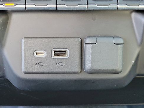 Used 2021 Chevrolet Silverado 1500 LT image 30