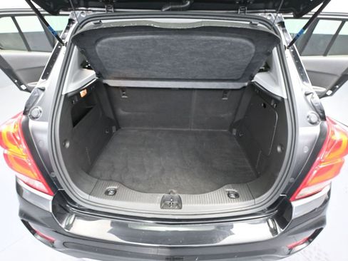 Used 2020 Chevrolet Trax LT w/ LT Convenience Package image 34