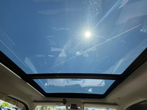 Used 2019 RAM 1500 Laramie AWD/4WD image 15
