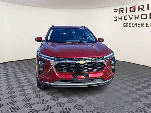 Used 2025 Chevrolet Trax LT w/ LT Convenience Package image 3