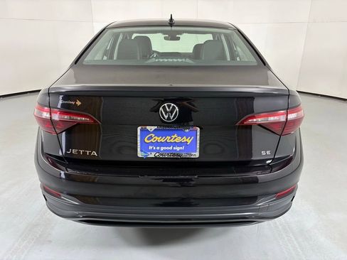 Used 2024 Volkswagen Jetta SE FWD image 7