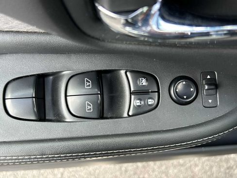 Used 2023 Nissan Murano SV FWD image 15