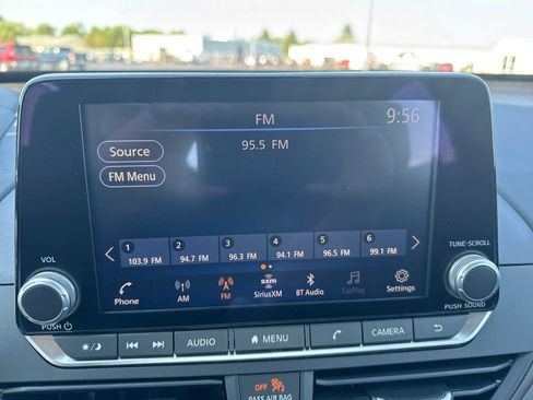 Used 2025 Nissan Altima 2.5 SV FWD image 12
