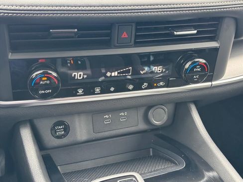 Used 2024 Nissan Rogue SV image 22