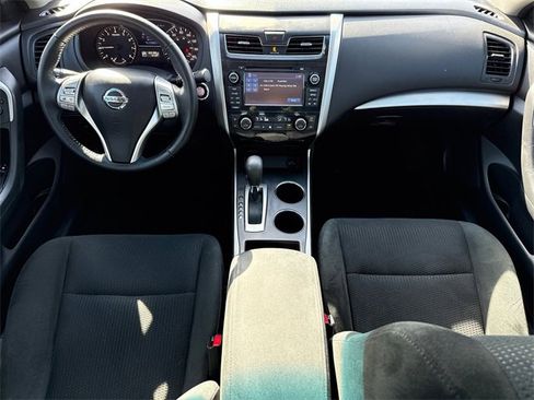 Used 2015 Nissan Altima 2.5 SV w/ Convenience Package image 12