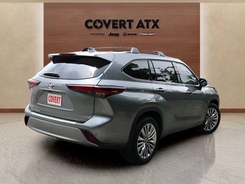 Used 2026 Toyota Highlander Platinum AWD/4WD image 5