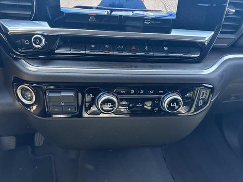 Used 2025 GMC Sierra 1500 SLT AWD/4WD image 26