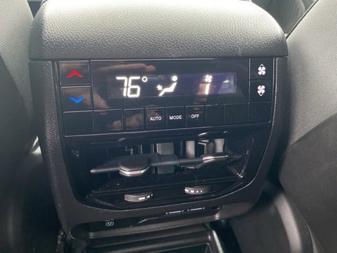 Used 2023 Jeep Grand Cherokee L Laredo image 21